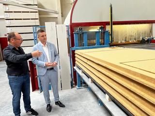 Geschäftsführer Thomas Wurm (links im Bild) im Austausch mit Bürgermeister Christ (rechts) Geschäftsführer Thomas Wurm (links im Bild) im Austausch mit Bürgermeister Christ (rechts)