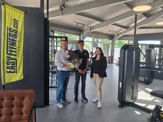 Bürgermeister Julian Christ (li.) und Wirtschaftsförderin Nicoletta Arand (re.) gratulieren Geschäftsführer Amir Jahromi zur Eröffnung. Bürgermeister Julian Christ (li.) und Wirtschaftsförderin Nicoletta Arand (re.) gratulieren Geschäftsführer Amir Jahromi zur Eröffnung.