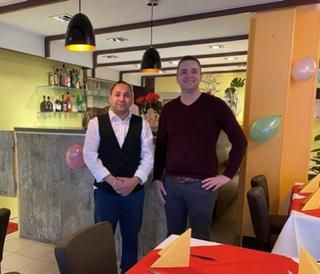 Bürgermeister Christ (rechts) heißt Narpat Ram (links) herzlich willkommen. Bürgermeister Christ (rechts) heißt Narpat Ram (links) herzlich willkommen.