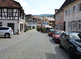 Parkende Fahrzeuge in der Innenstadt