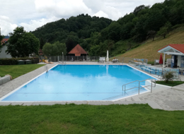 Blick auf das Freibad Lautenbach