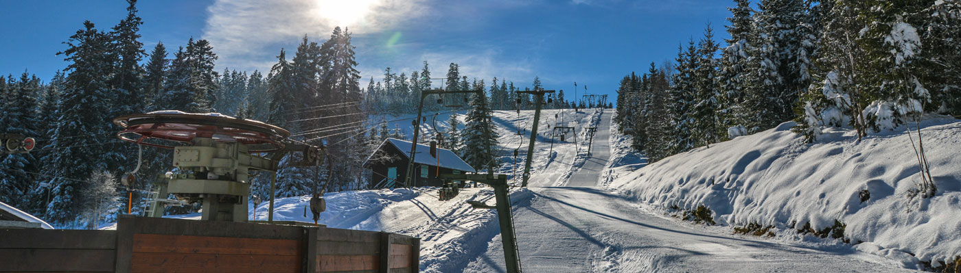 Blick auf Skilift