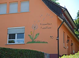 Ansicht Krippenhaus Pusteblume Obertsrot